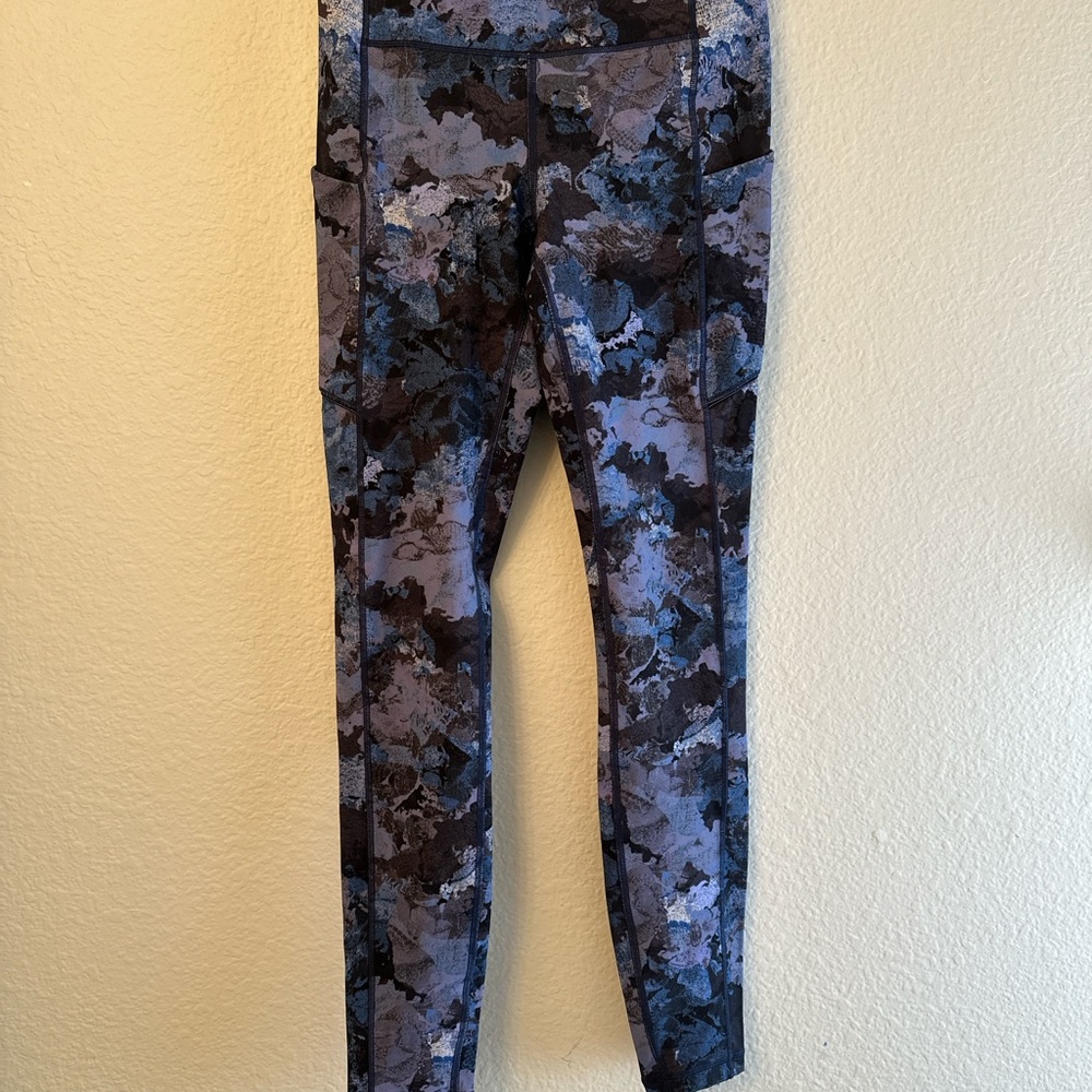 Lululemon Athletica Blue and Black Patterned Leggings